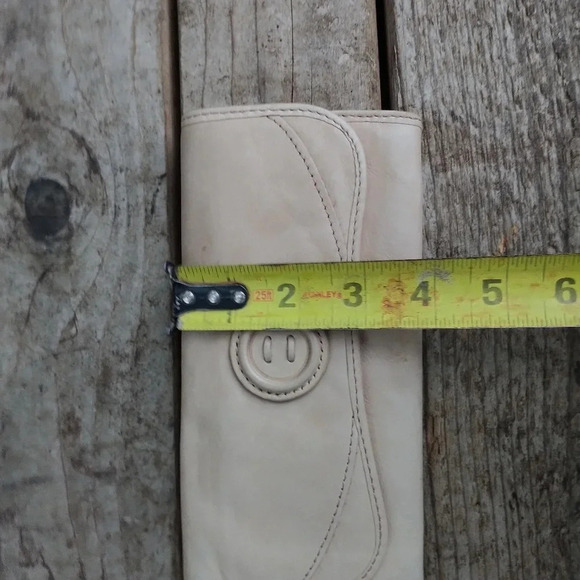 Fossil Leather Wallet - Picture 13 of 13